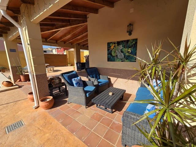 4 bedroom Villa for sale in Raspay, Yecla with pool garage - € 375,000 (Ref: 10059069)