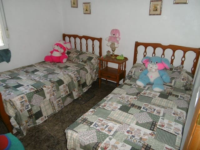 3 slaapkamer Finca/Landhuis te koop in Yecla met garage - € 46.000 (Ref: 10061216)