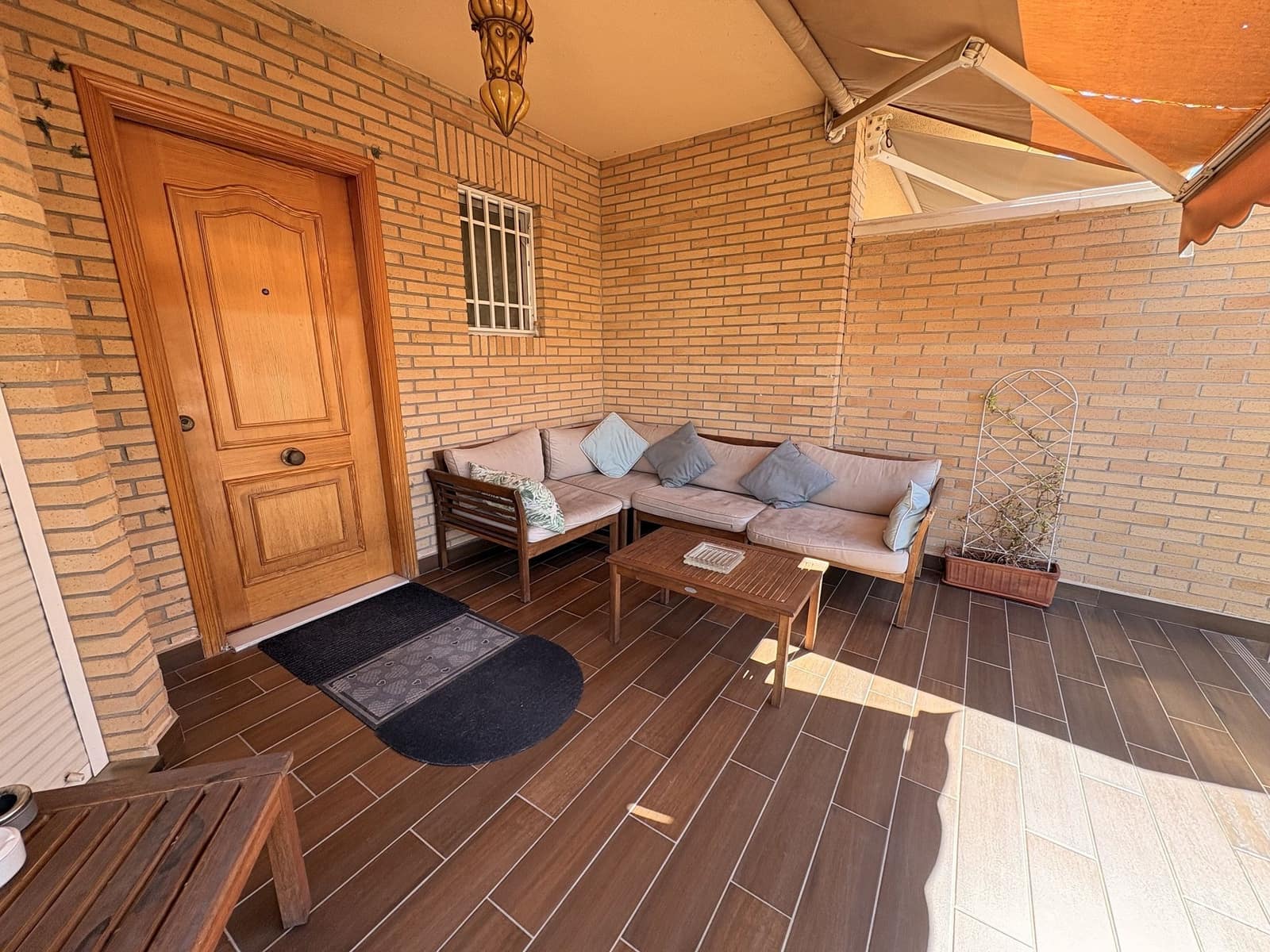 4 slaapkamer Halfvrijstaande villa te koop in Petrel / Petrer met garage - € 259.995 (Ref: 10077567)