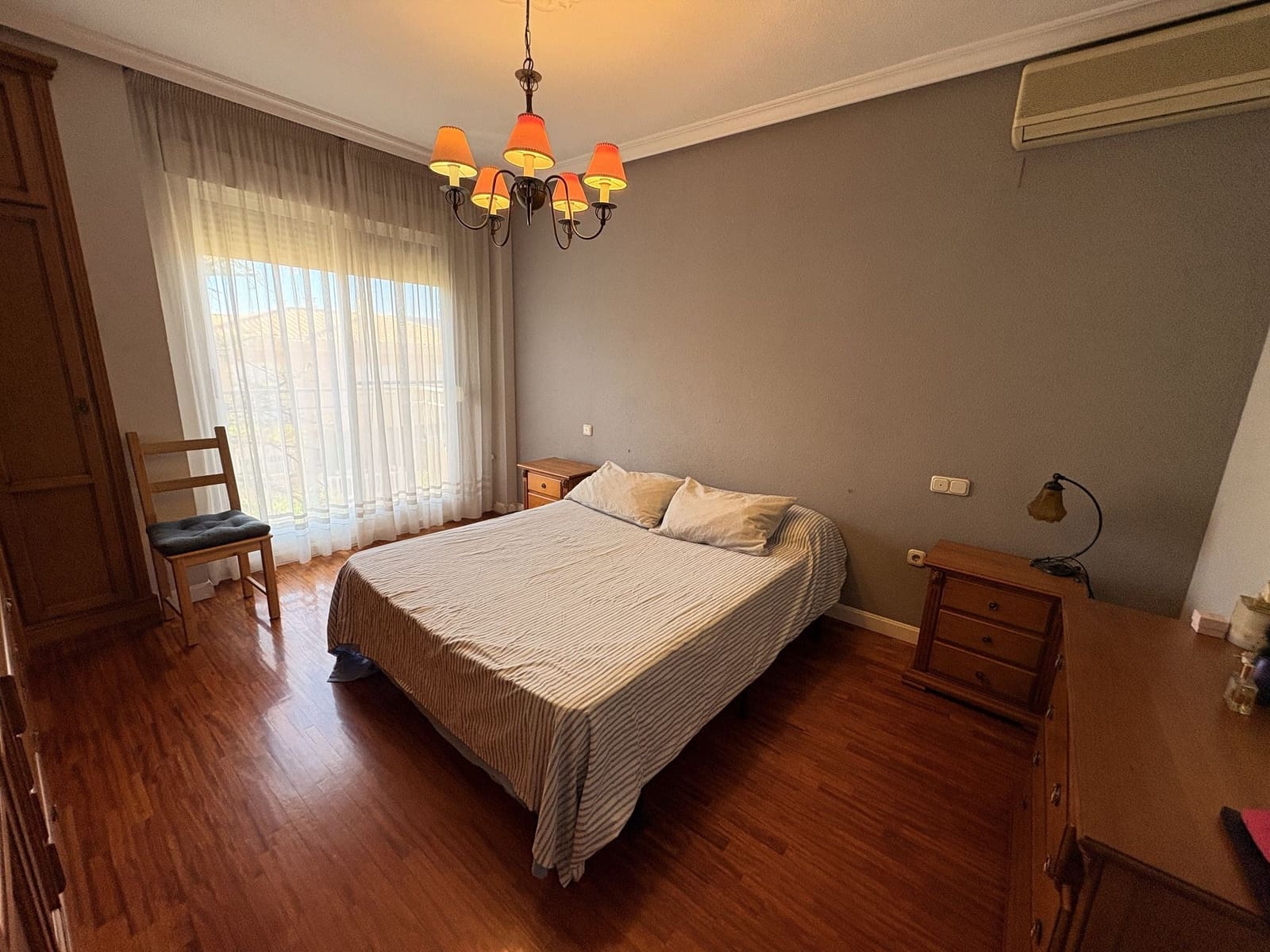 4 slaapkamer Halfvrijstaande villa te koop in Petrel / Petrer met garage - € 259.995 (Ref: 10077567)