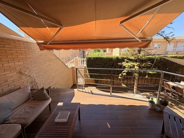 4 slaapkamer Halfvrijstaande villa te koop in Petrel / Petrer met garage - € 259.995 (Ref: 10077567)