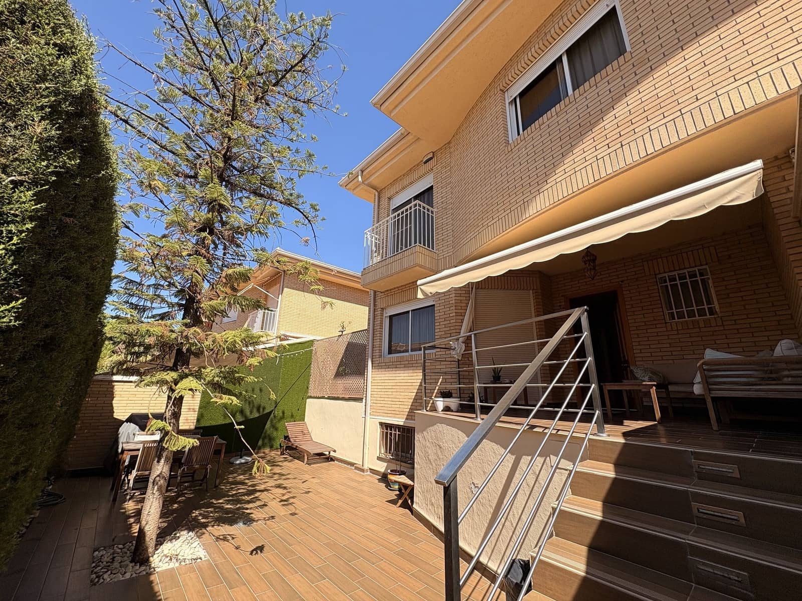 4 slaapkamer Halfvrijstaande villa te koop in Petrel / Petrer met garage - € 259.995 (Ref: 10077567)