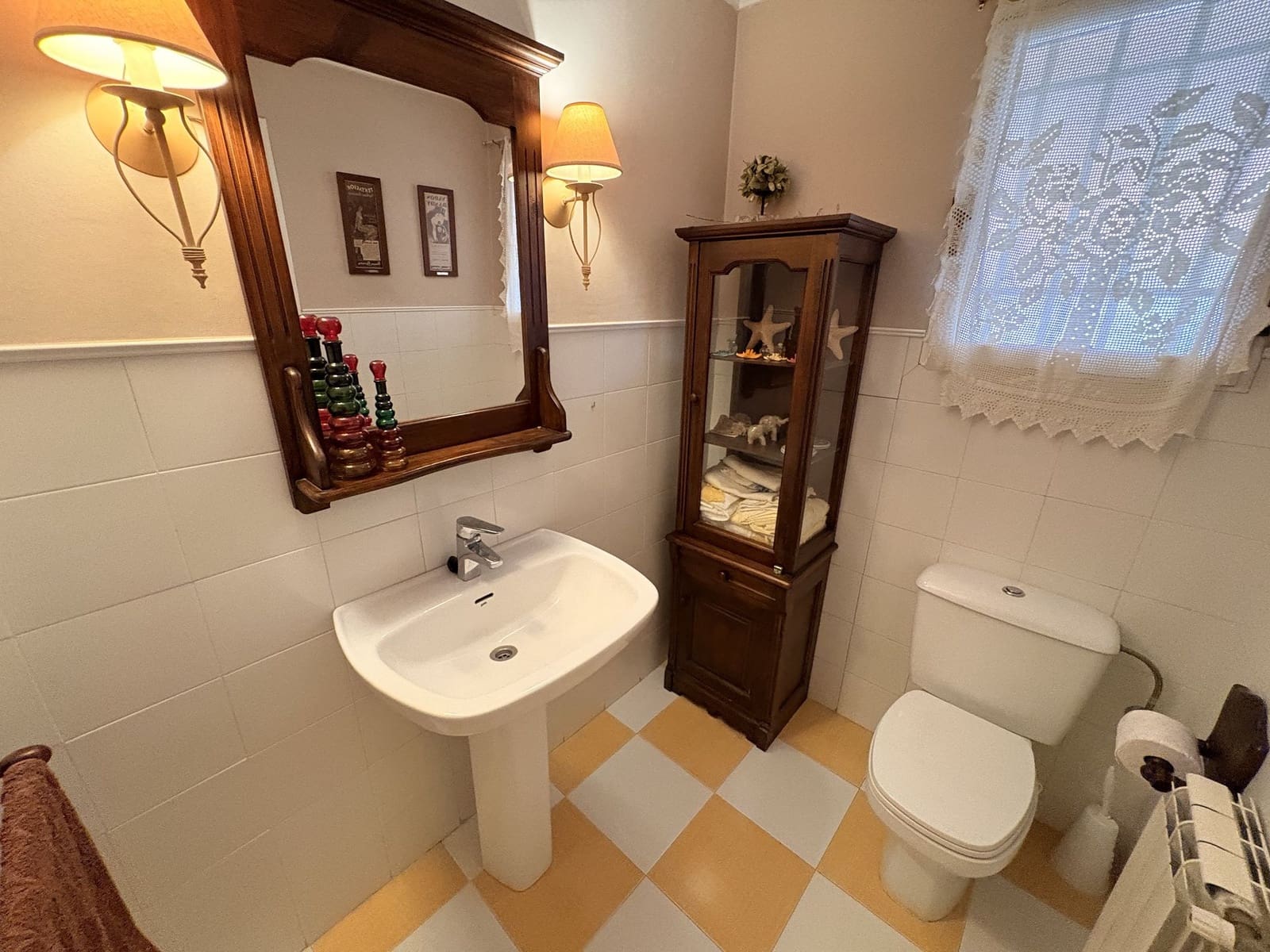 4 slaapkamer Halfvrijstaande villa te koop in Petrel / Petrer met garage - € 259.995 (Ref: 10077567)