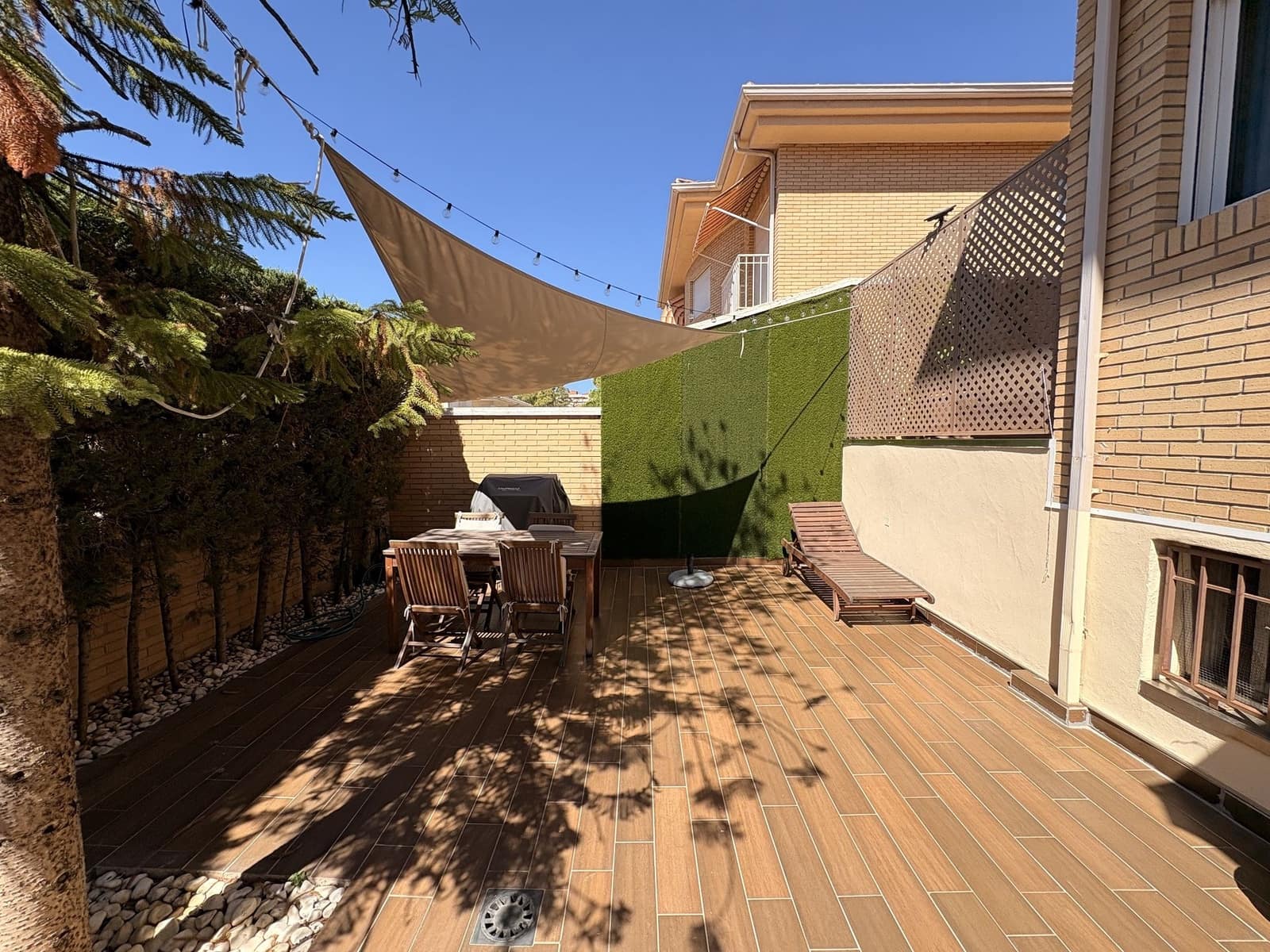 4 slaapkamer Halfvrijstaande villa te koop in Petrel / Petrer met garage - € 259.995 (Ref: 10077567)