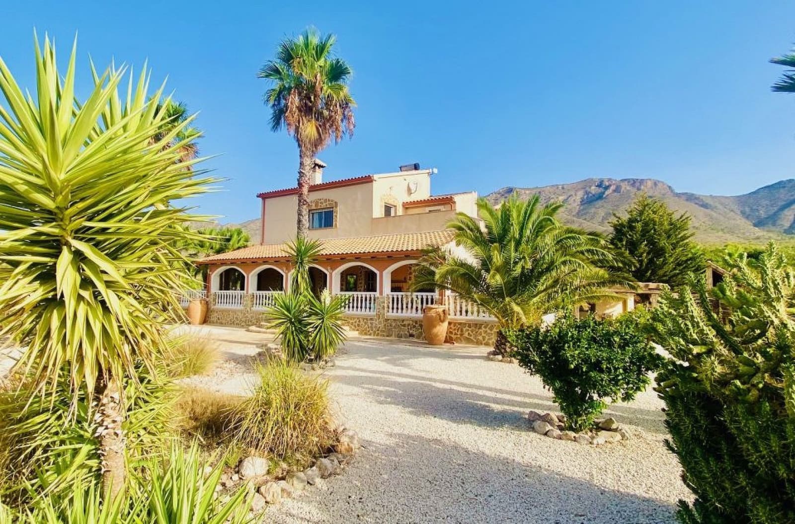 Chalet de 4 habitaciones en La Canalosa en venta con piscina garaje - 545.000 € (Ref: 10085445)
