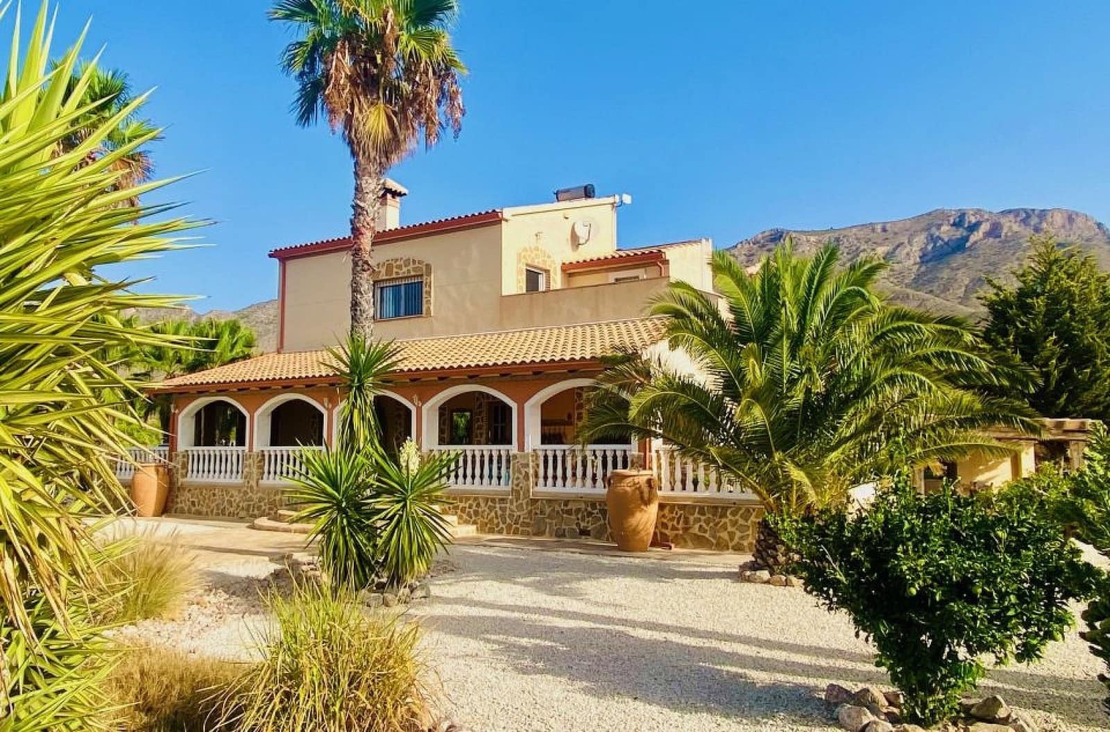 Chalet de 4 habitaciones en La Canalosa en venta con piscina garaje - 545.000 € (Ref: 10085445)