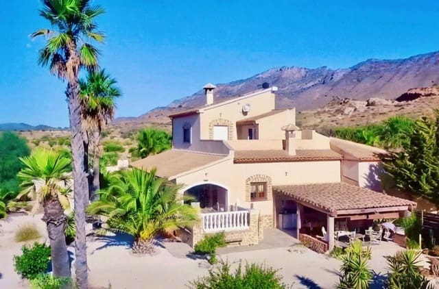Chalet de 4 habitaciones en La Canalosa, Hondón de las Nieves en venta con piscina garaje - 545.000 € (Ref: 10085445)