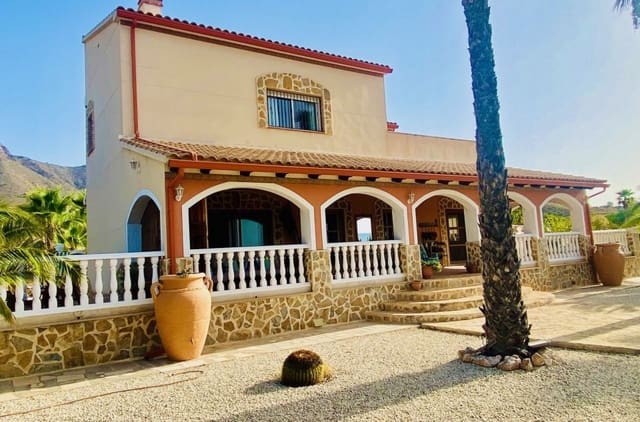 Chalet de 4 habitaciones en La Canalosa, Hondón de las Nieves en venta con piscina garaje - 545.000 € (Ref: 10085445)