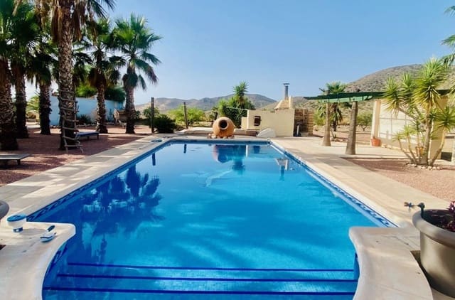 Chalet de 4 habitaciones en La Canalosa, Hondón de las Nieves en venta con piscina garaje - 545.000 € (Ref: 10085445)