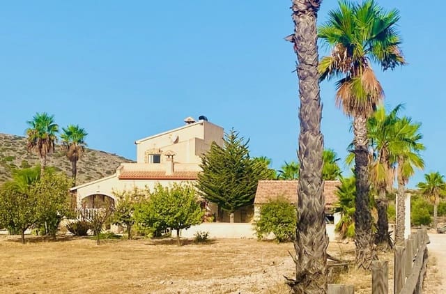 Chalet de 4 habitaciones en La Canalosa, Hondón de las Nieves en venta con piscina garaje - 545.000 € (Ref: 10085445)