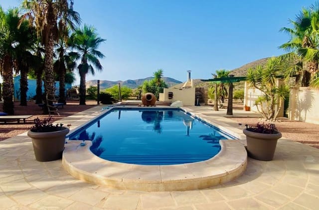 Chalet de 4 habitaciones en La Canalosa, Hondón de las Nieves en venta con piscina garaje - 545.000 € (Ref: 10085445)