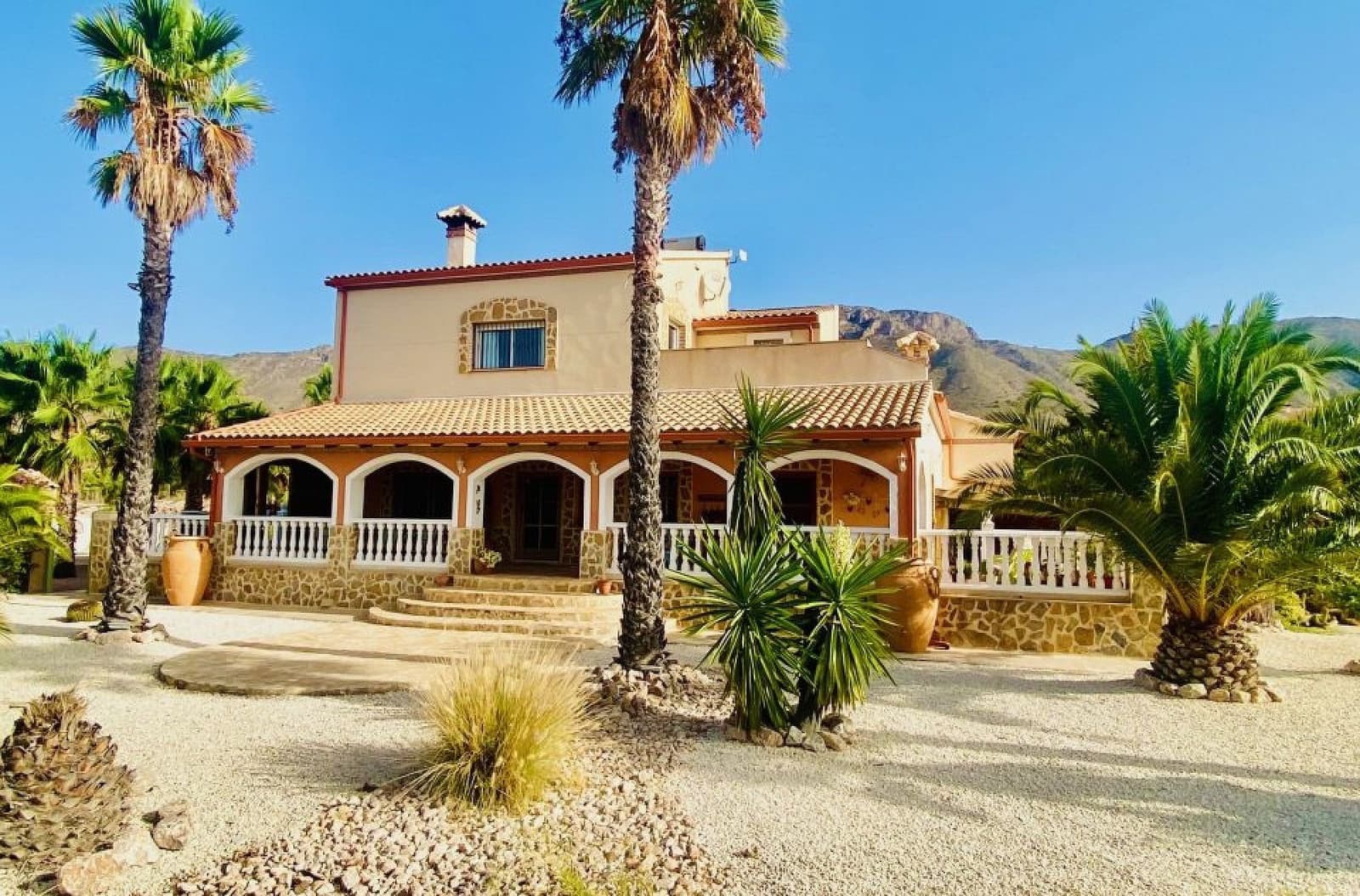 Chalet de 4 habitaciones en La Canalosa en venta con piscina garaje - 545.000 € (Ref: 10085445)