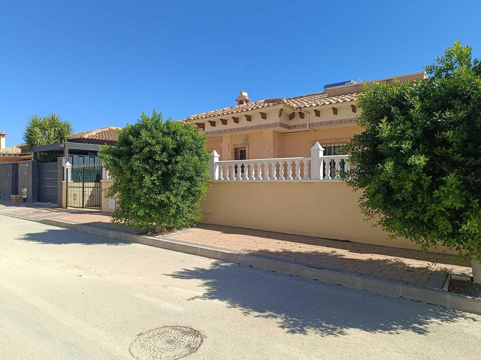 3 sypialnia Willa na sprzedaż w Fortuna z basenem garażem - 264 950 € (Ref: 10088807)