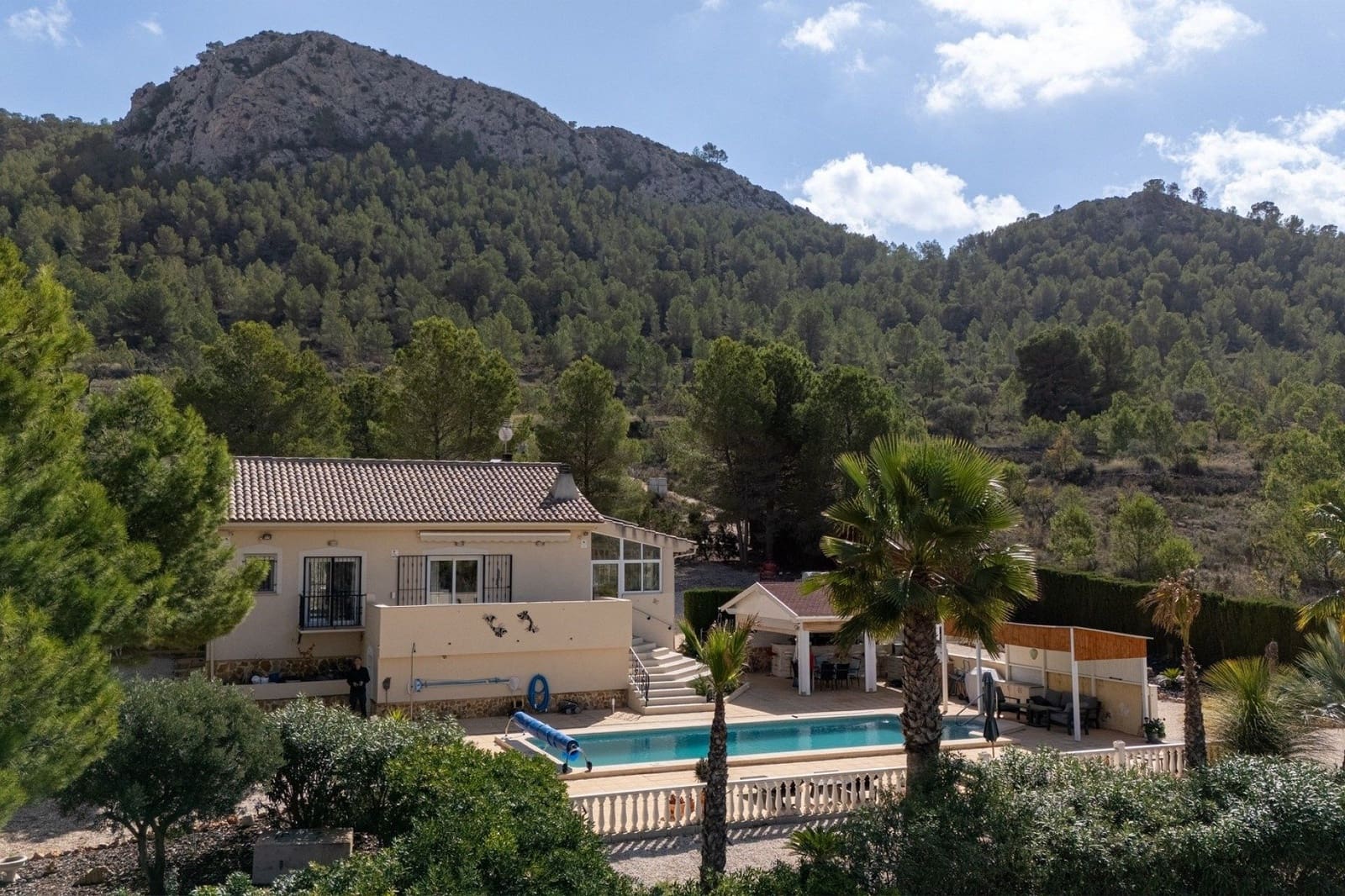 Chalet de 4 habitaciones en La Zarza en venta con piscina garaje - 385.000 € (Ref: 10094154)