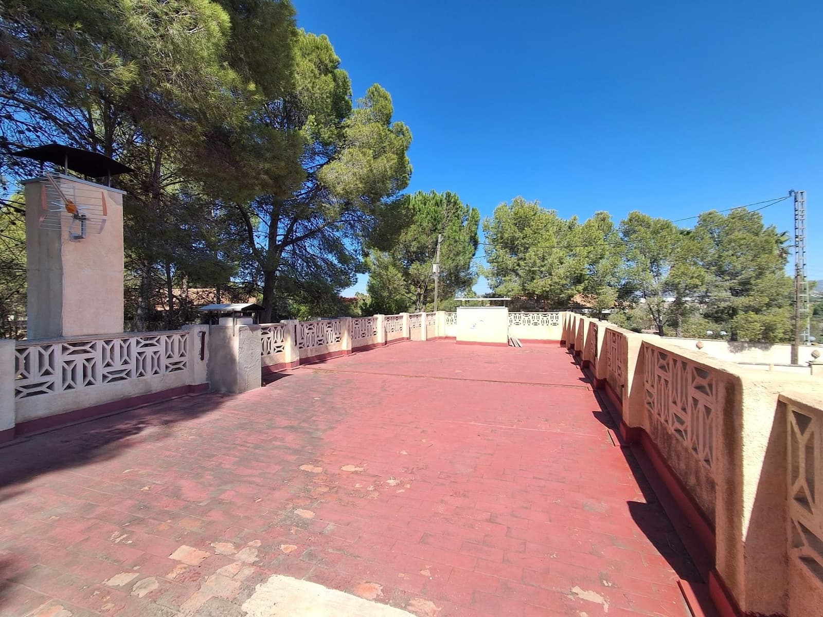 7 quarto Moradia para venda em Sax com piscina garagem - 599 000 € (Ref: 10123371)