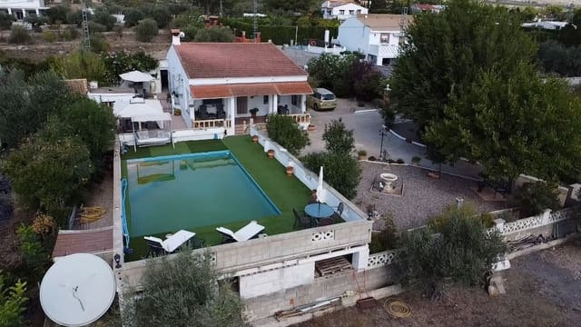 3 chambre Villa/Maison à vendre à Caudete avec piscine garage - 260 000 € (Ref: 10131116)