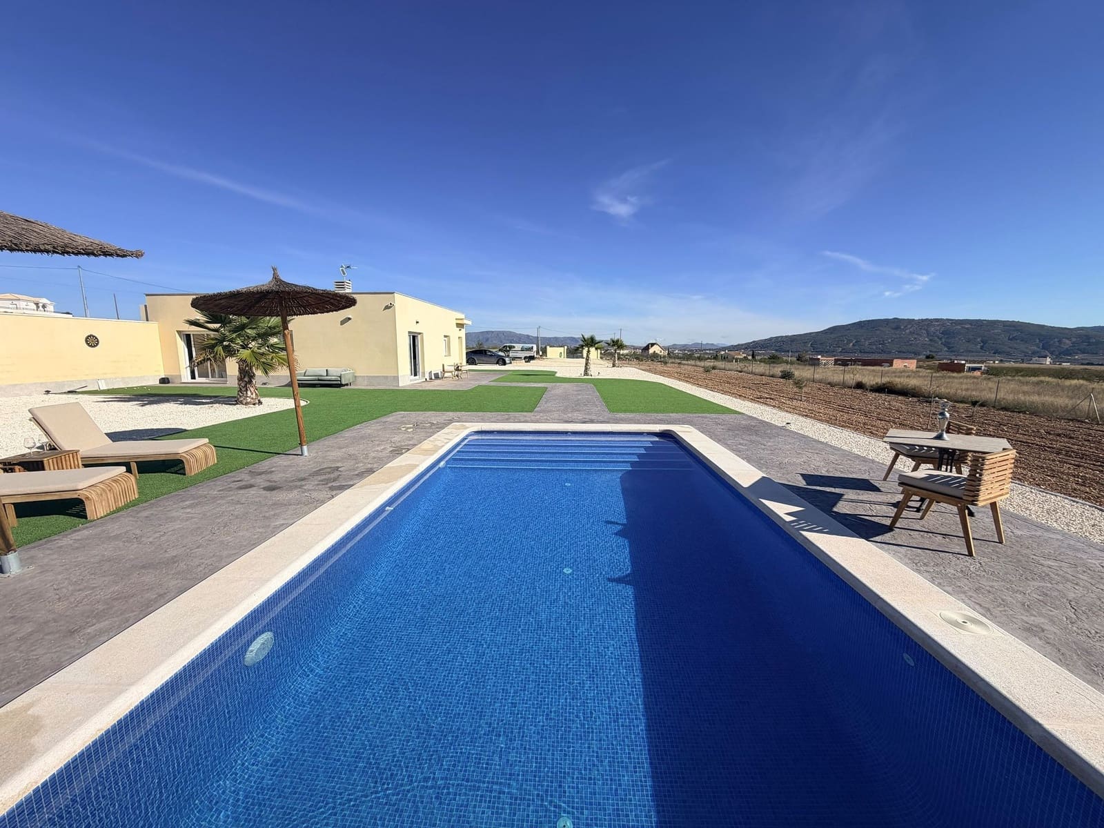 Chalet de 2 habitaciones en Pinoso en venta con piscina - 389.995 € (Ref: 10172252)