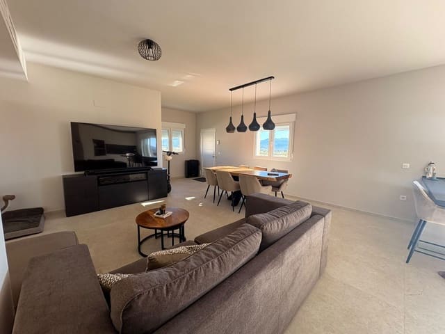 Chalet de 2 habitaciones en Pinoso en venta con piscina - 389.995 € (Ref: 10172252)