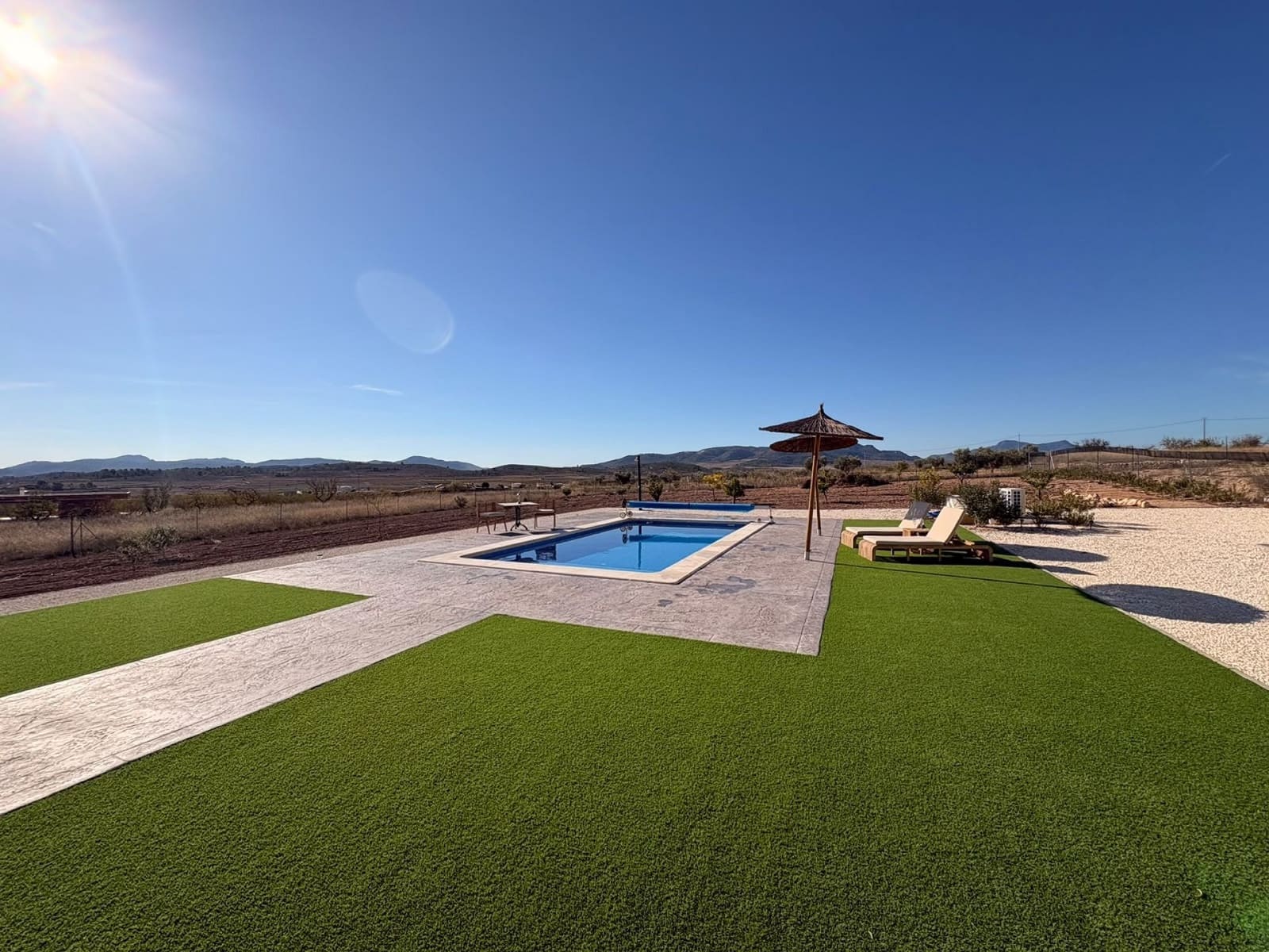 Chalet de 2 habitaciones en Pinoso en venta con piscina - 389.995 € (Ref: 10172252)