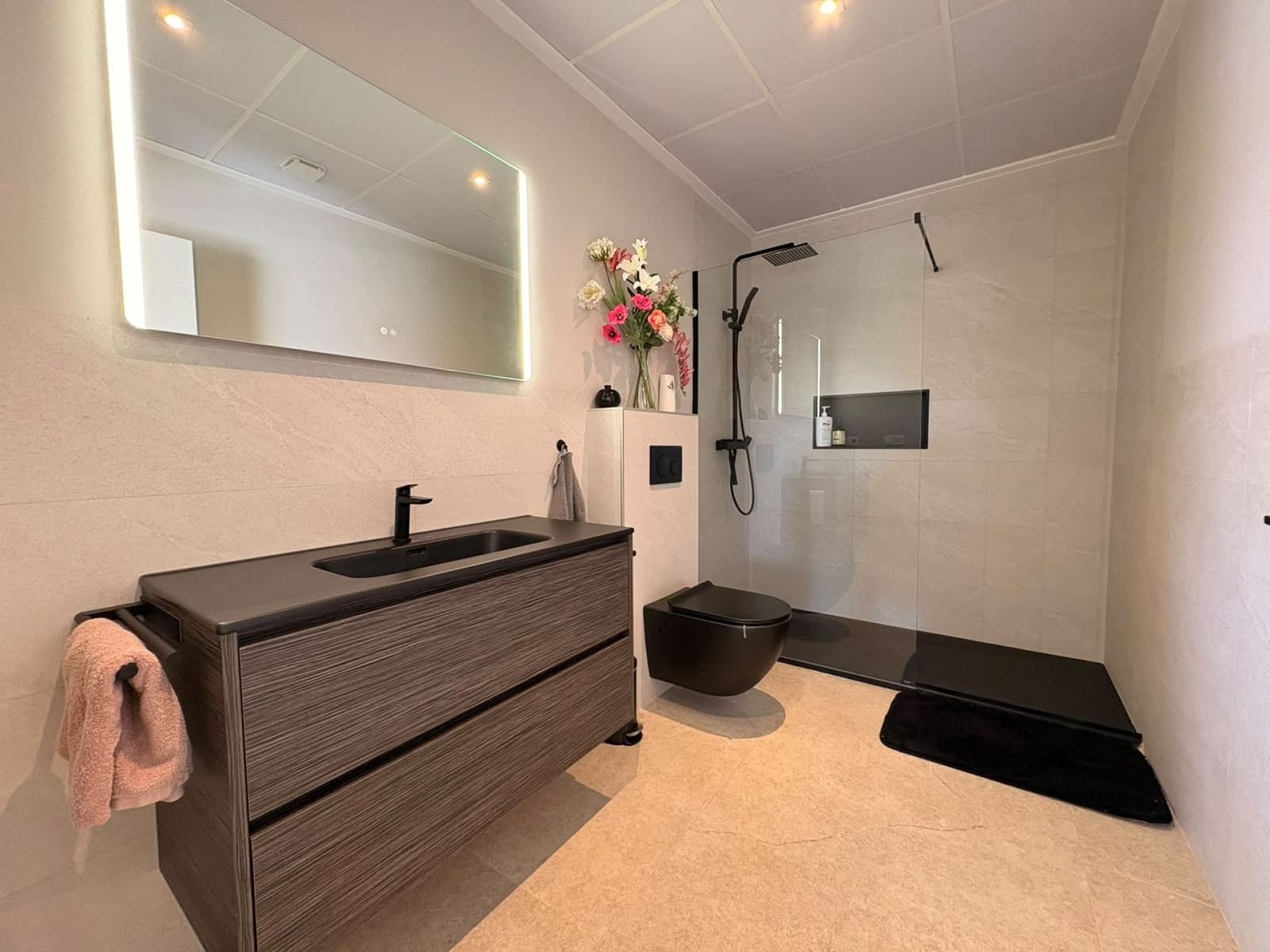 Chalet de 2 habitaciones en Pinoso en venta con piscina - 389.995 € (Ref: 10172252)