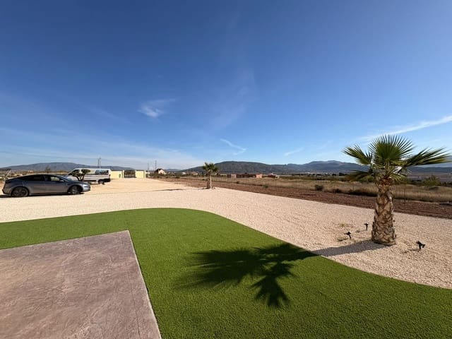 Chalet de 2 habitaciones en Pinoso en venta con piscina - 389.995 € (Ref: 10172252)