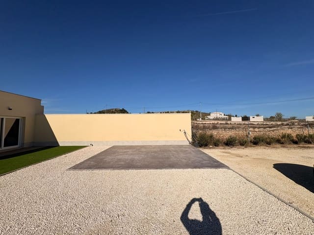 Chalet de 2 habitaciones en Pinoso en venta con piscina - 389.995 € (Ref: 10172252)
