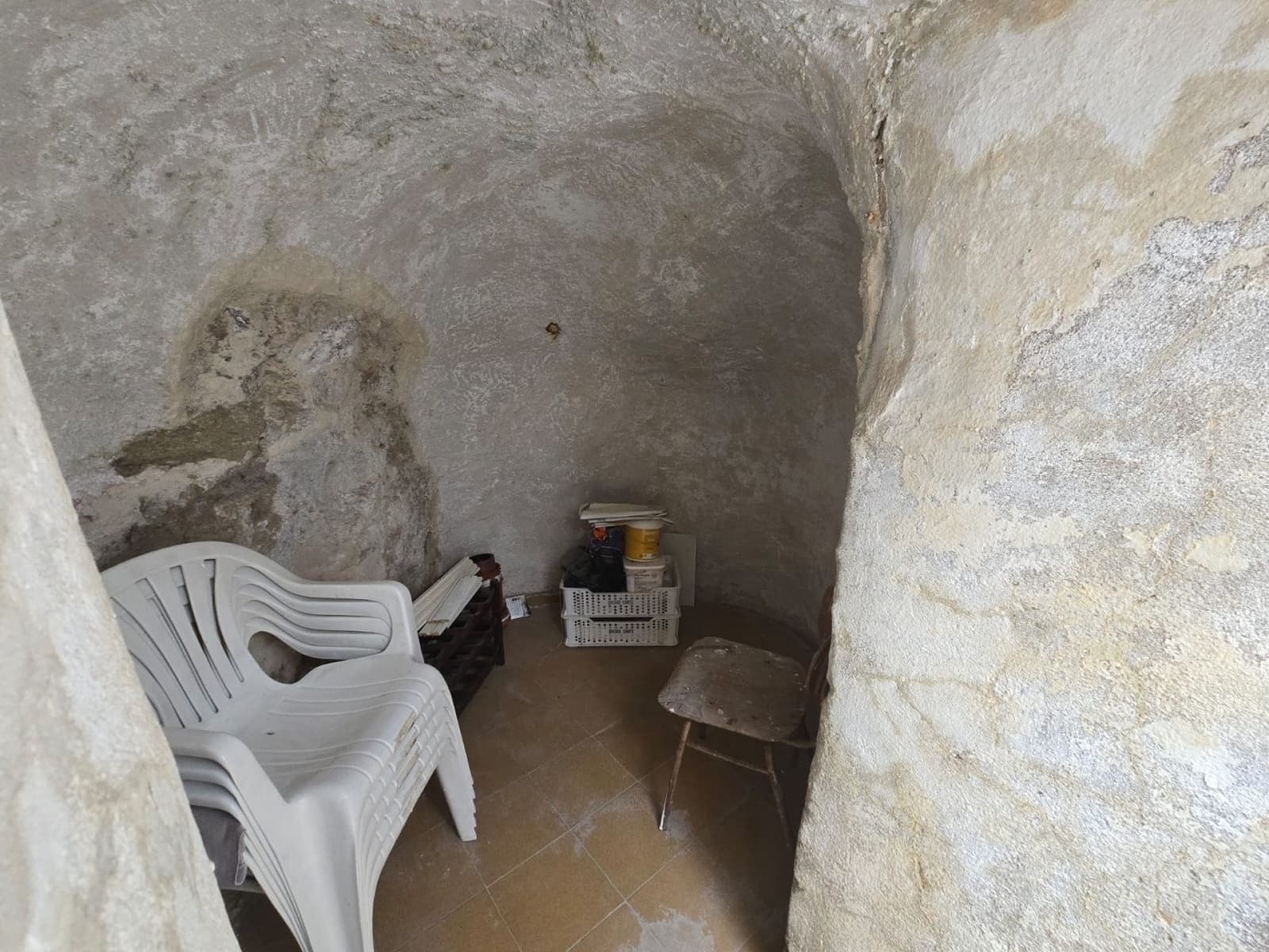 5 bedroom Townhouse for sale in Sax with garage - € 150,000 (Ref: 10179804)