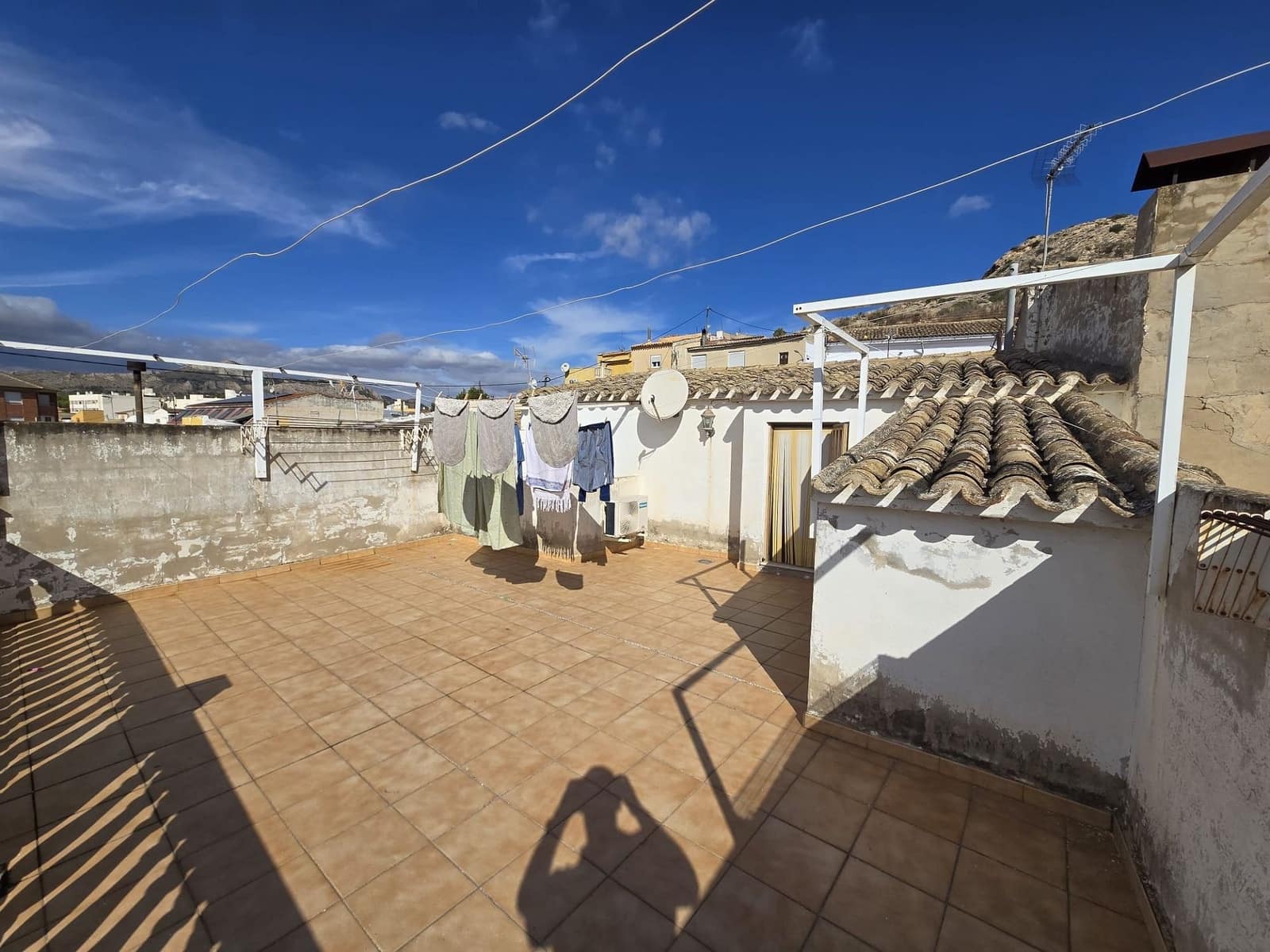 5 bedroom Townhouse for sale in Sax with garage - € 150,000 (Ref: 10179804)