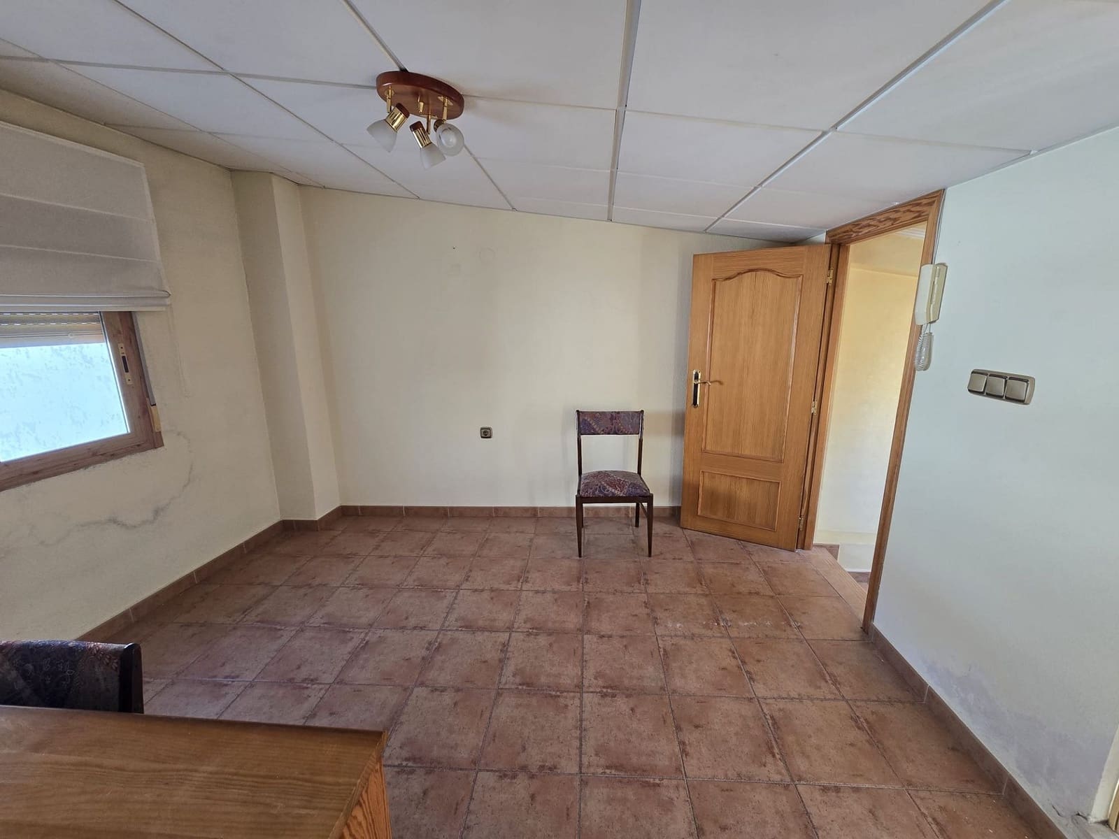 5 bedroom Townhouse for sale in Sax with garage - € 150,000 (Ref: 10179804)