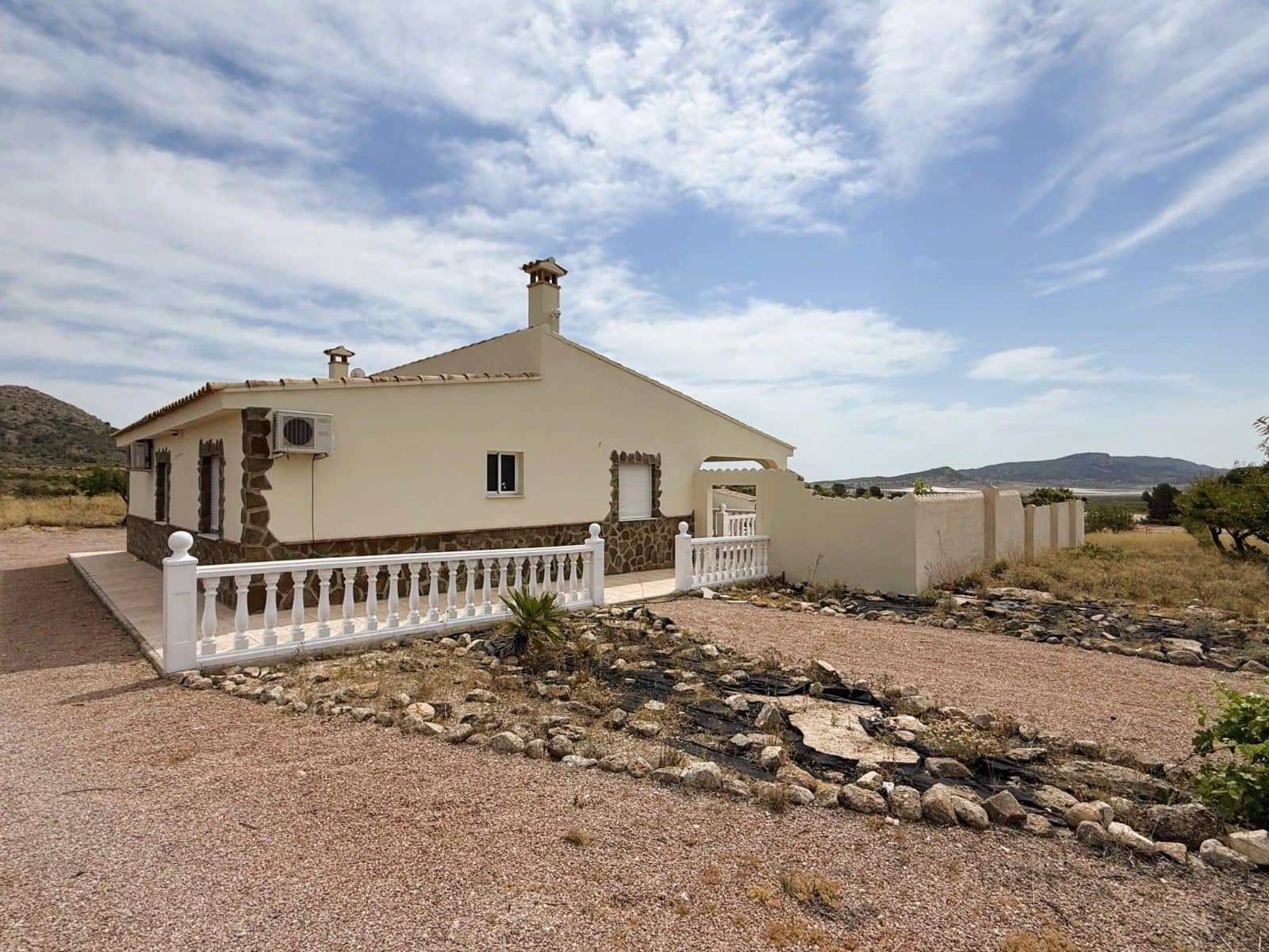 3 slaapkamer Villa te koop in Monovar / Monover met zwembad - € 299.000 (Ref: 10179838)