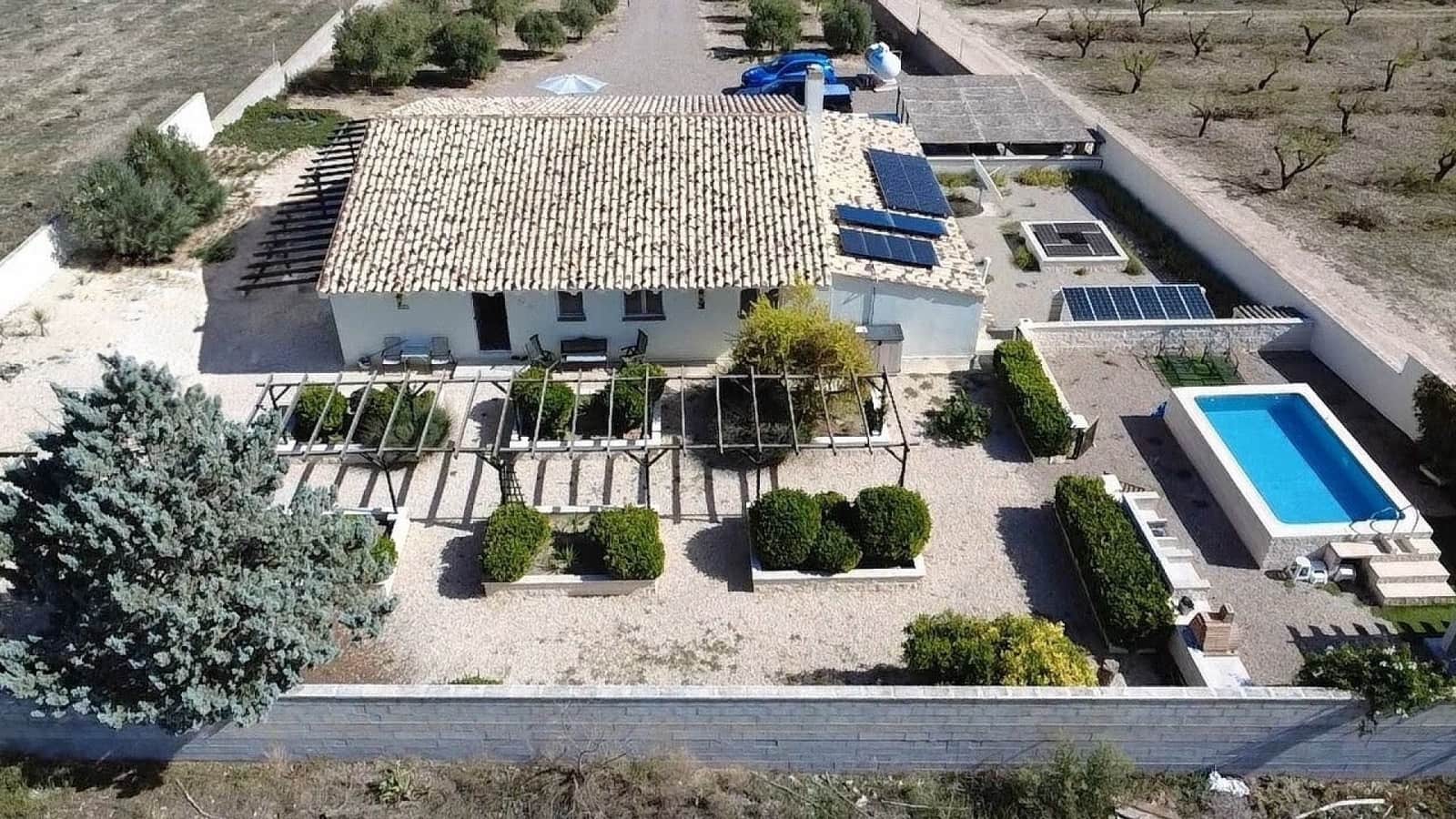 4 soveværelse Finca/Landehus til salg i Caudete med swimmingpool garage - € 375.000 (Ref: 10182443)