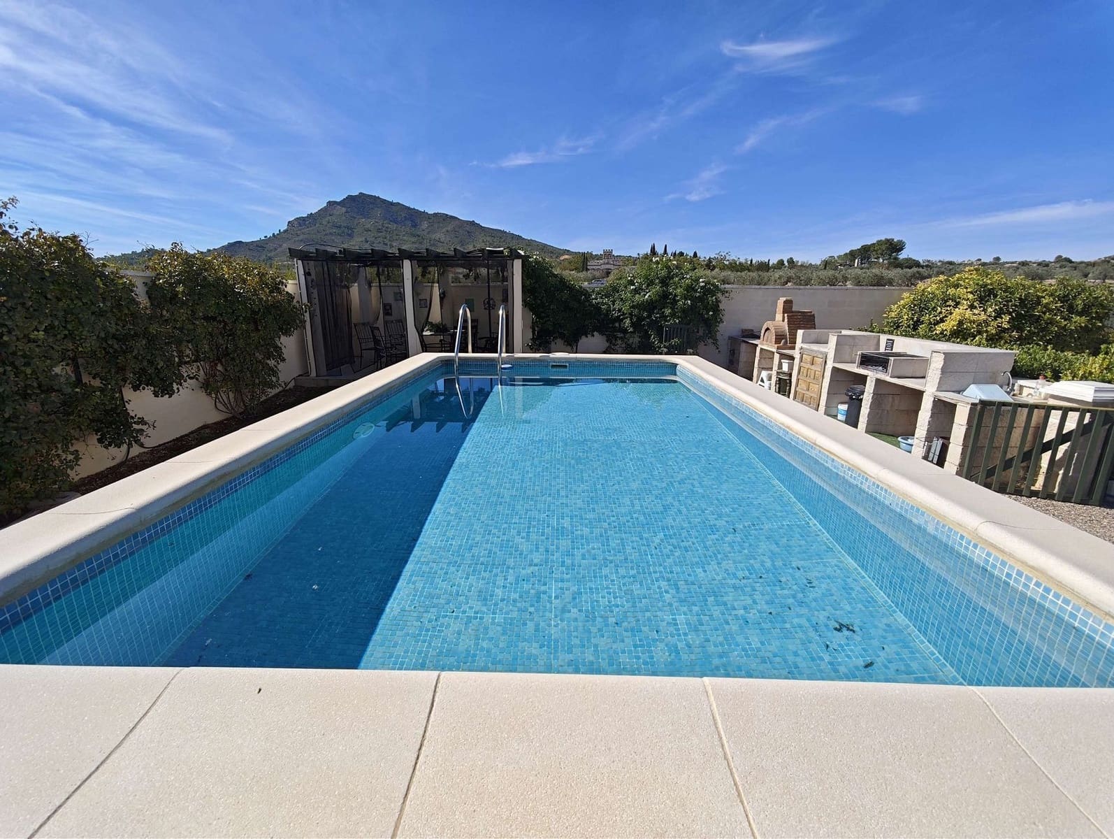 4 soveværelse Finca/Landehus til salg i Caudete med swimmingpool garage - € 375.000 (Ref: 10182443)