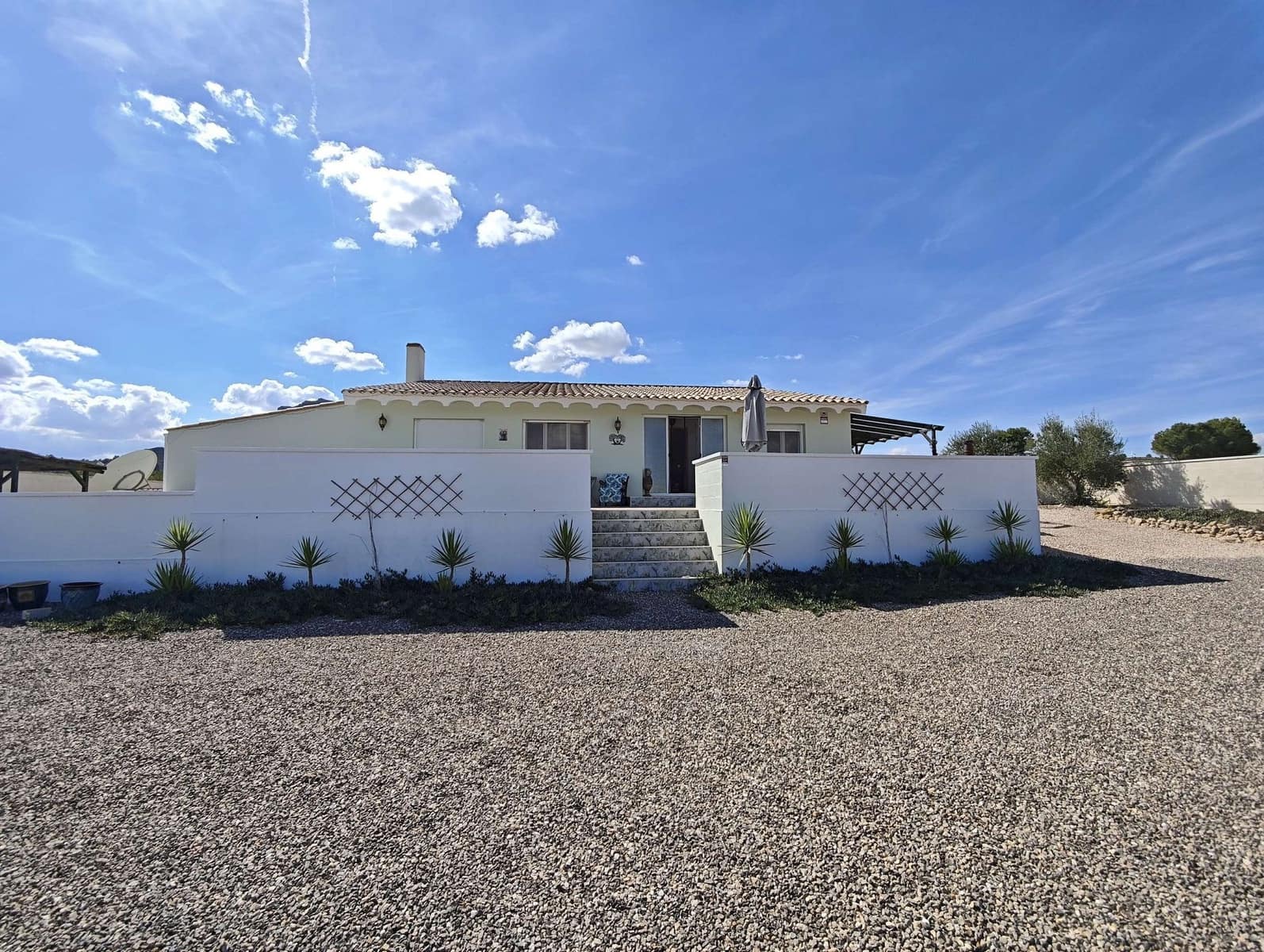 4 soveværelse Finca/Landehus til salg i Caudete med swimmingpool garage - € 375.000 (Ref: 10182443)