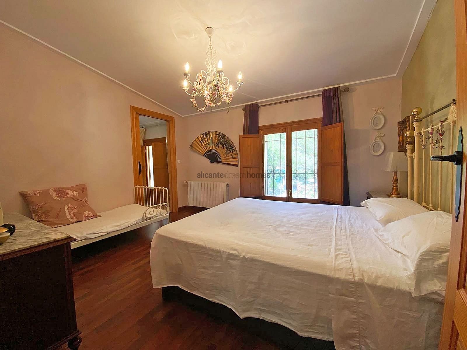 4 soveværelse Finca/Landehus til salg i Culebron - € 349.995 (Ref: 2007236)