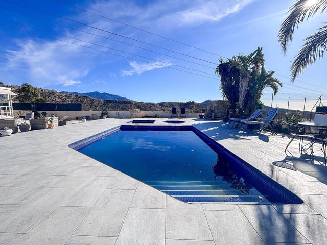 5 bedroom Villa for sale in Jijona / Xixona with pool garage - € 549,000 (Ref: 2502401)