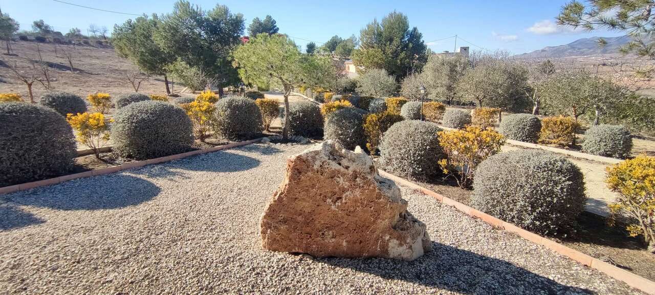 3 bedroom Villa for sale in Pinoso with pool - € 399,995 (Ref: 2502406)