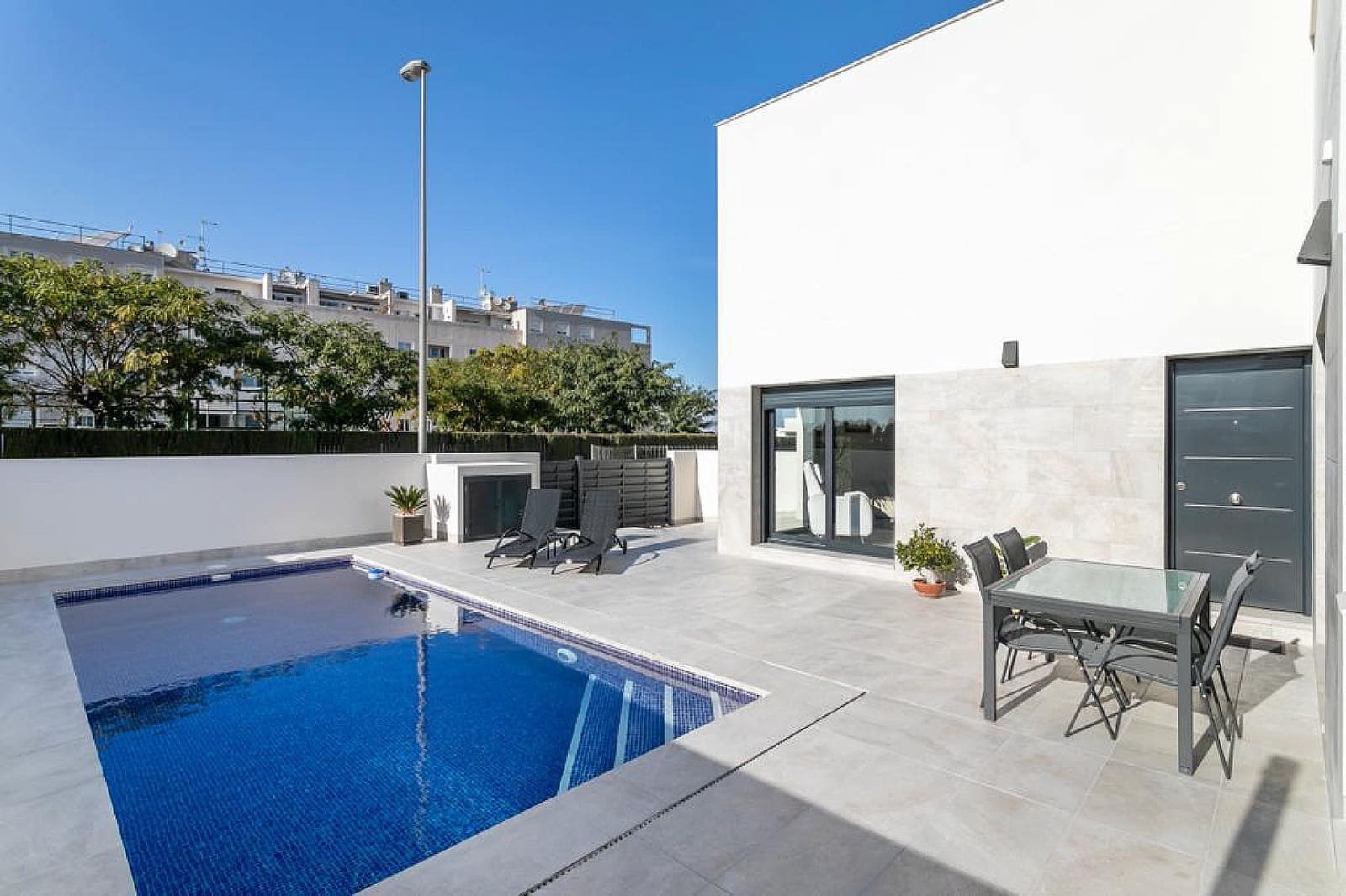 2 soveværelse Villa til salg i Daya Nueva med swimmingpool - € 266.000 (Ref: 2502410)