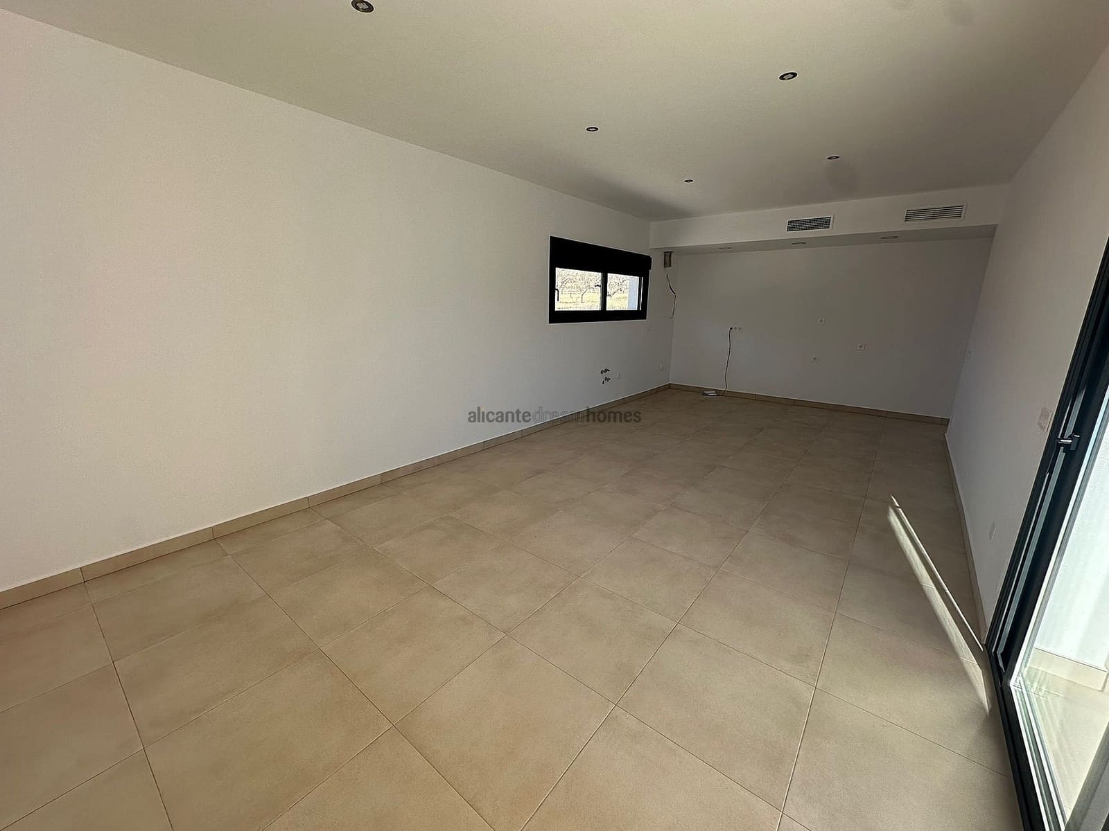 3 soverom Villa til salgs i El Canton med svømmebasseng garasje - € 385 000 (Ref: 2583621)