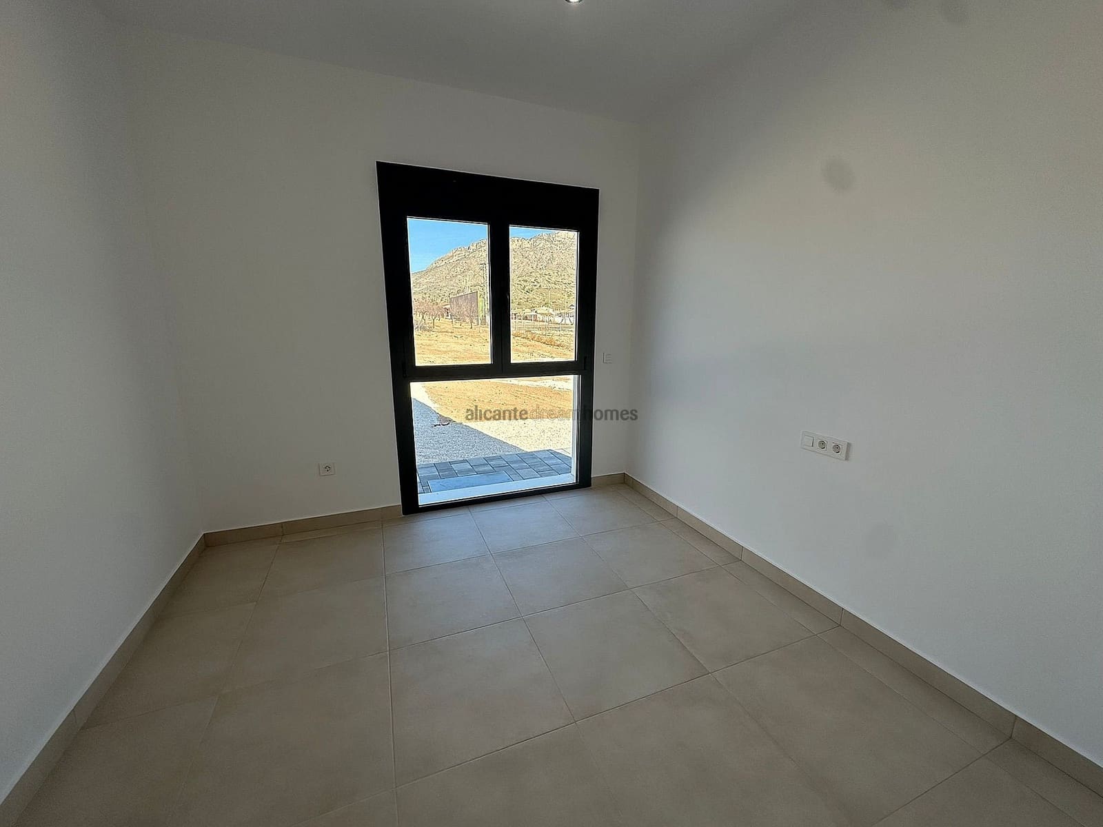 3 soverom Villa til salgs i El Canton med svømmebasseng garasje - € 385 000 (Ref: 2583621)