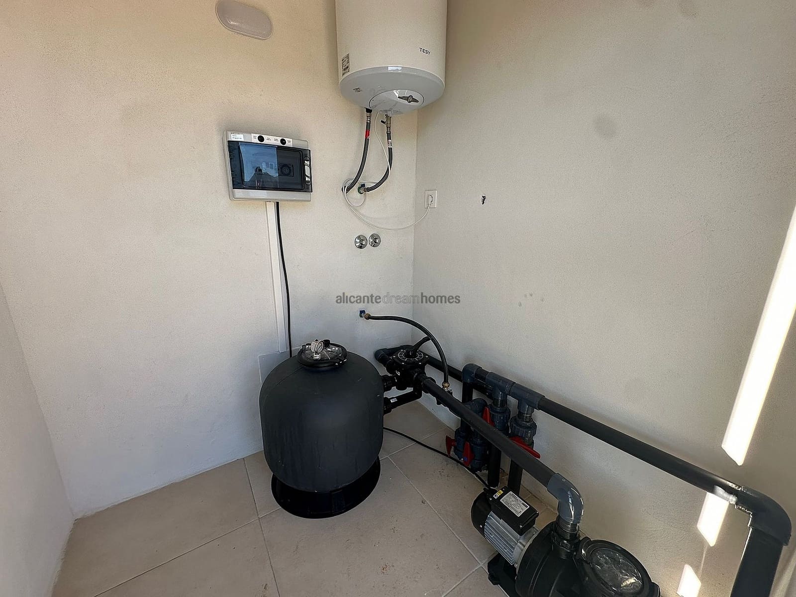 3 soverom Villa til salgs i El Canton med svømmebasseng garasje - € 385 000 (Ref: 2583621)