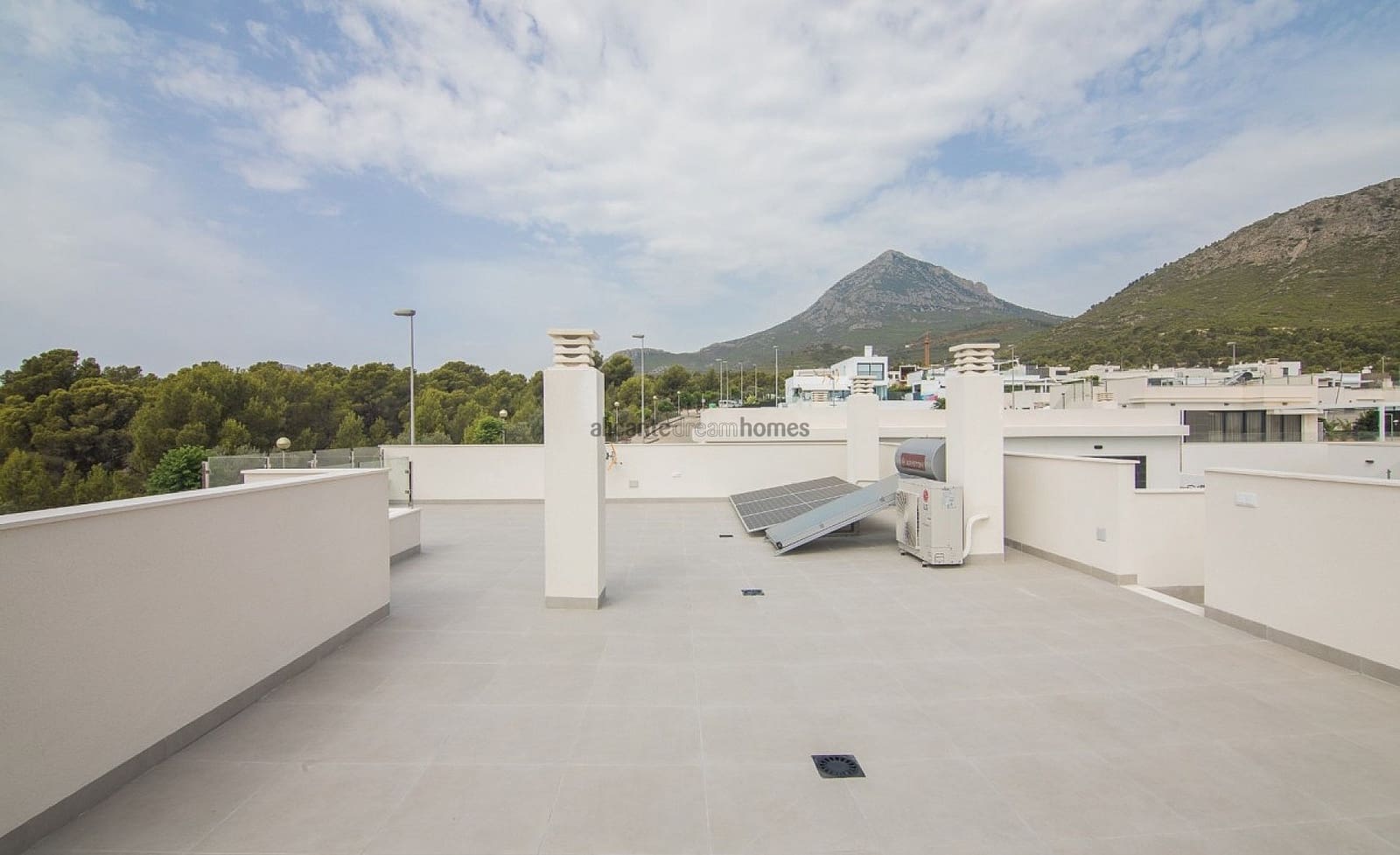 Chalet de 3 habitaciones en Polop en venta con piscina garaje - 535.700 € (Ref: 2655473)