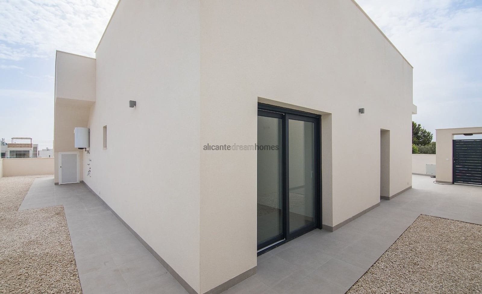 Chalet de 3 habitaciones en Polop en venta con piscina garaje - 535.700 € (Ref: 2655473)