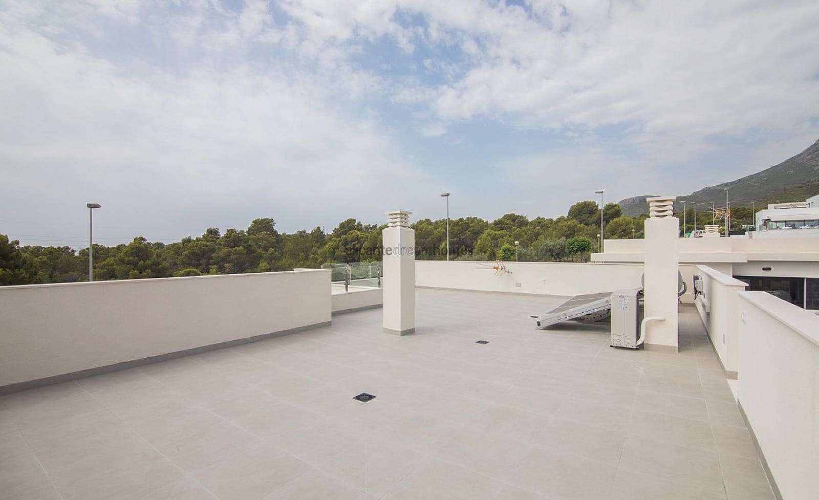 Chalet de 3 habitaciones en Polop en venta con piscina garaje - 535.700 € (Ref: 2655473)