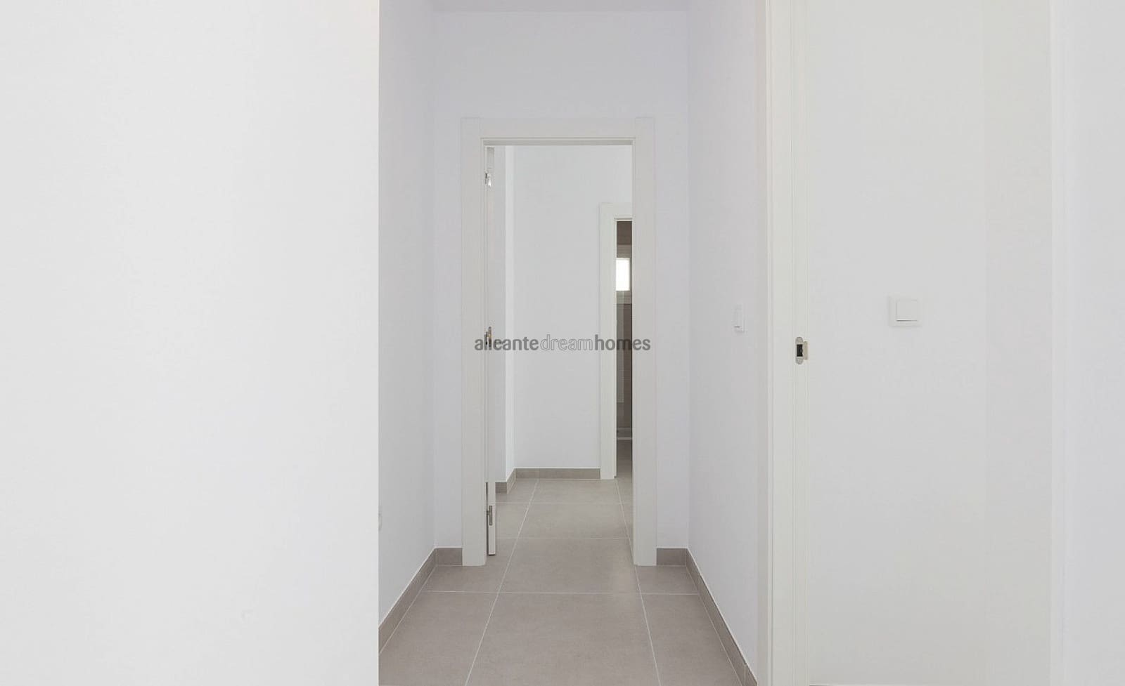 Chalet de 3 habitaciones en Polop en venta con piscina garaje - 535.700 € (Ref: 2655473)