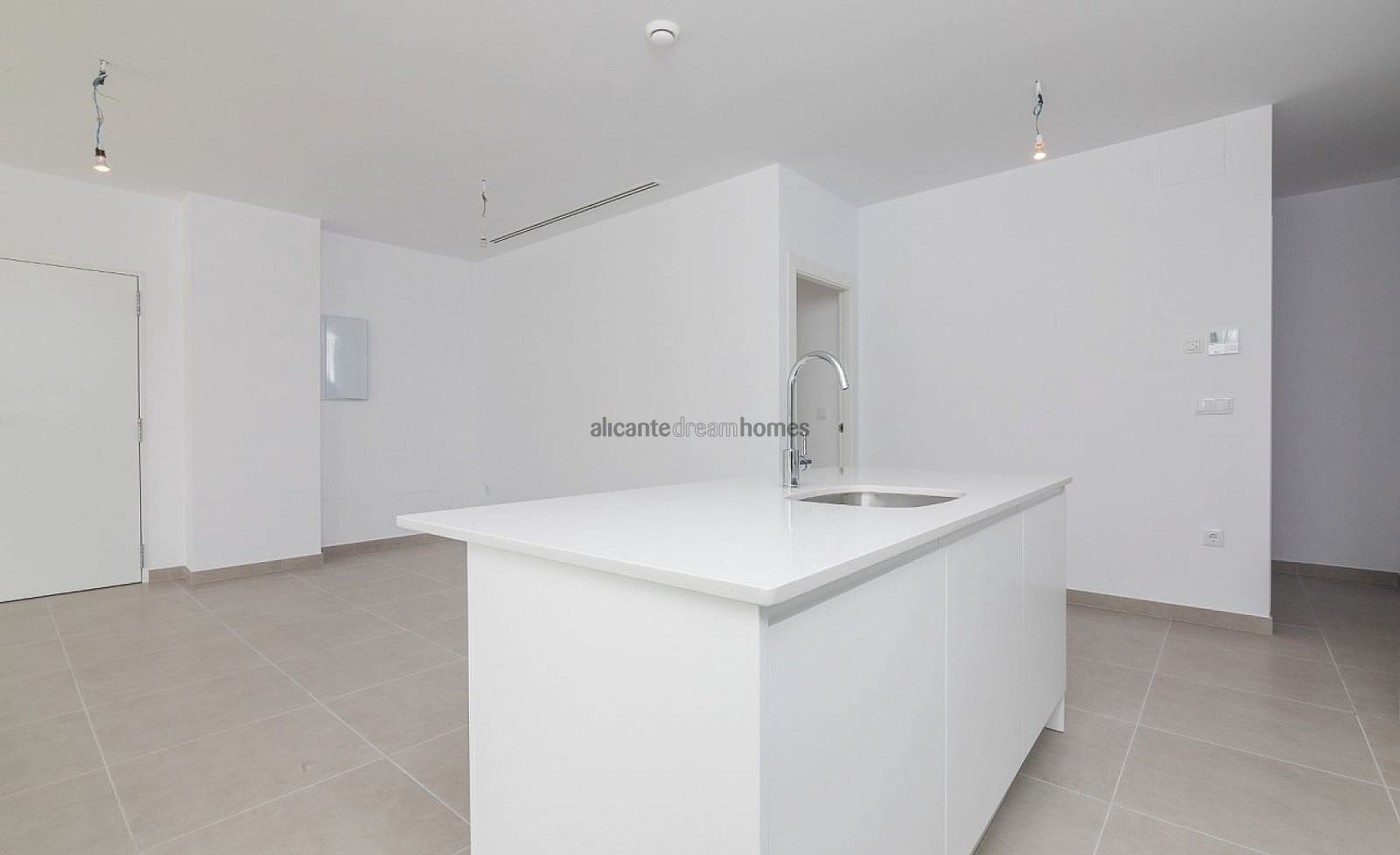 Chalet de 3 habitaciones en Polop en venta con piscina garaje - 535.700 € (Ref: 2655473)