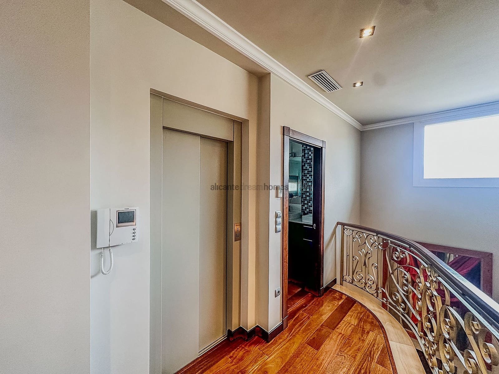 5 Zimmer Villa zu verkaufen in Elda mit Pool Garage - 1.550.000 € (Ref: 3803297)