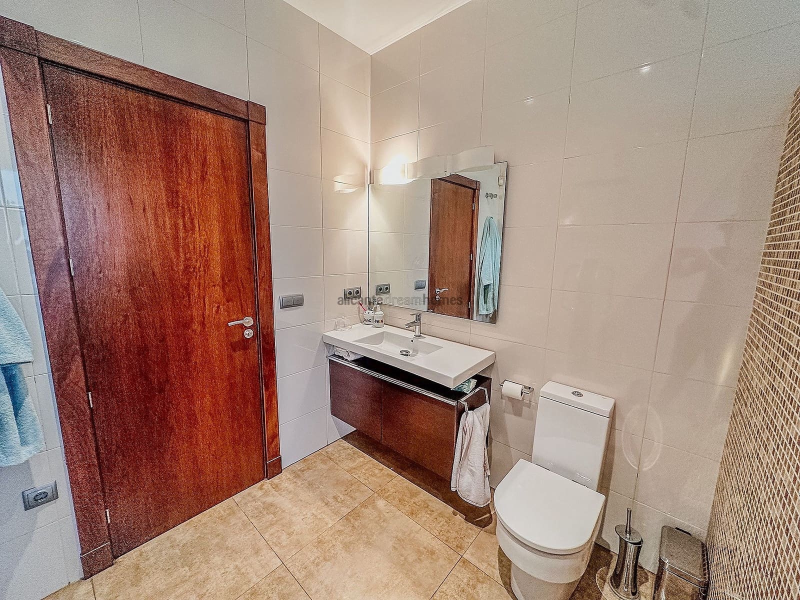 5 Zimmer Villa zu verkaufen in Elda mit Pool Garage - 1.550.000 € (Ref: 3803297)