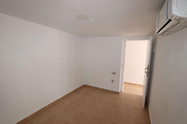 11 bedroom Commercial for sale in Fortuna with pool - € 338,995 (Ref: 3939211)