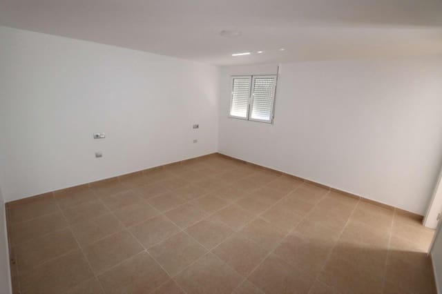 11 bedroom Commercial for sale in Fortuna with pool - € 338,995 (Ref: 3939211)