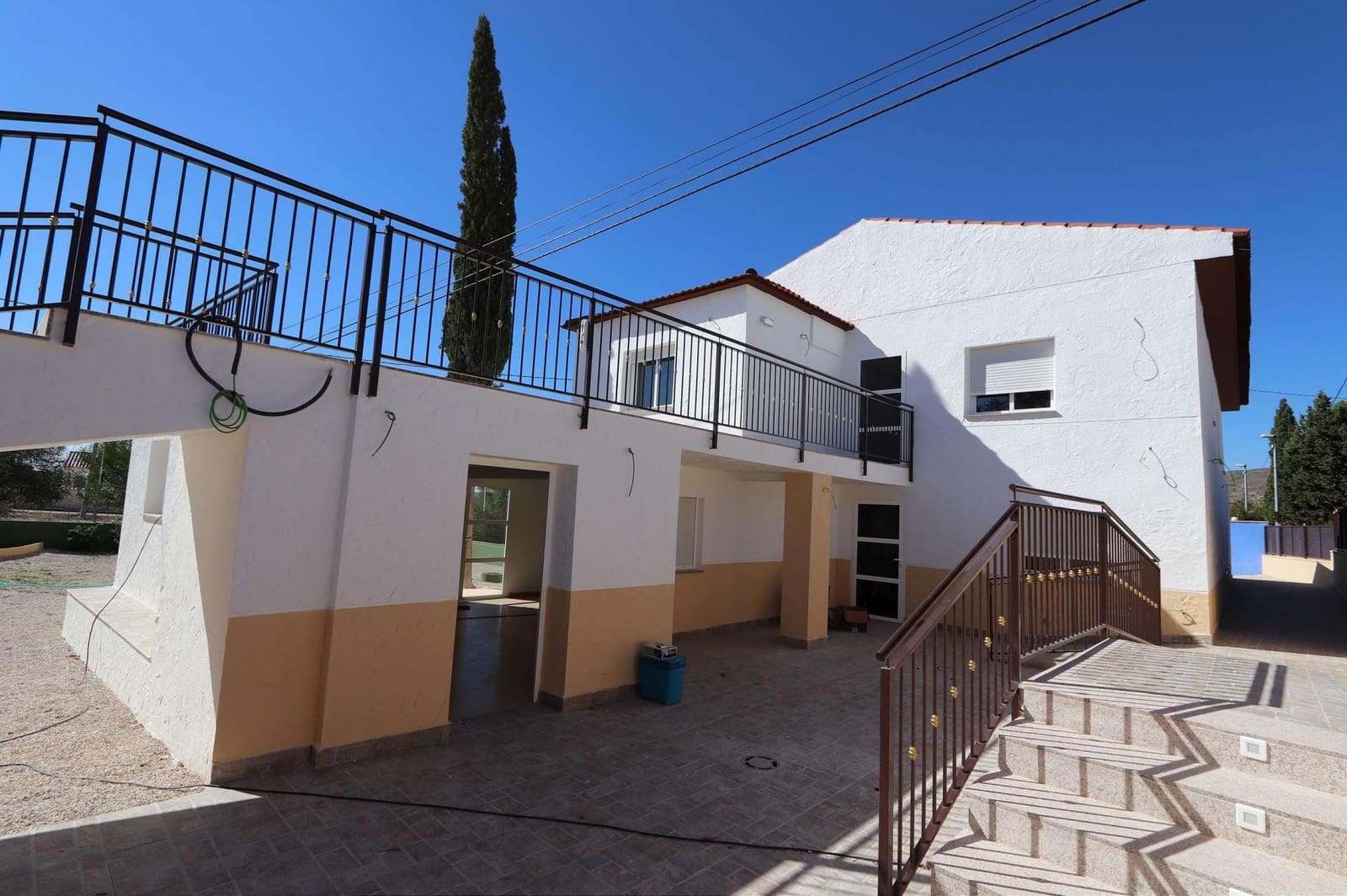 11 bedroom Commercial for sale in Fortuna with pool - € 338,995 (Ref: 3939211)